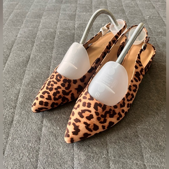 NWOT BANANA REPUBLIC SZ 9 Cheetah Print Slingback Block Heels - Picture 5 of 7